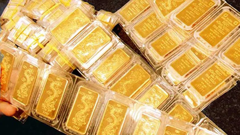 Giá vàng miếng đứng im, người dân phản ánh khó mua vàng 