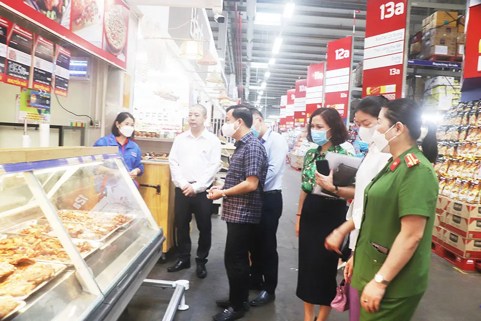 Bắc Từ Liêm xử lý hàng loạt cơ sở vi phạm an toàn thực phẩm