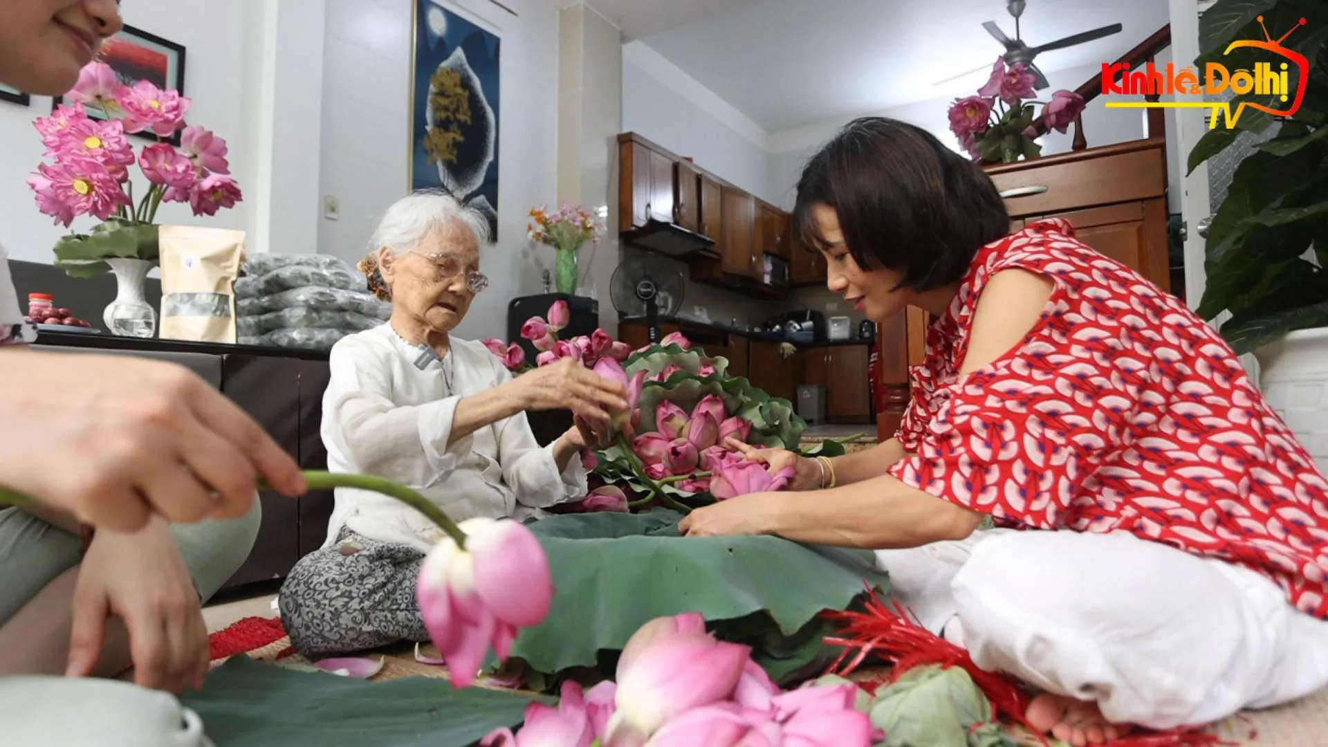Trà sen Tây Hồ: nét đẹp truyền thống của người Hà thành