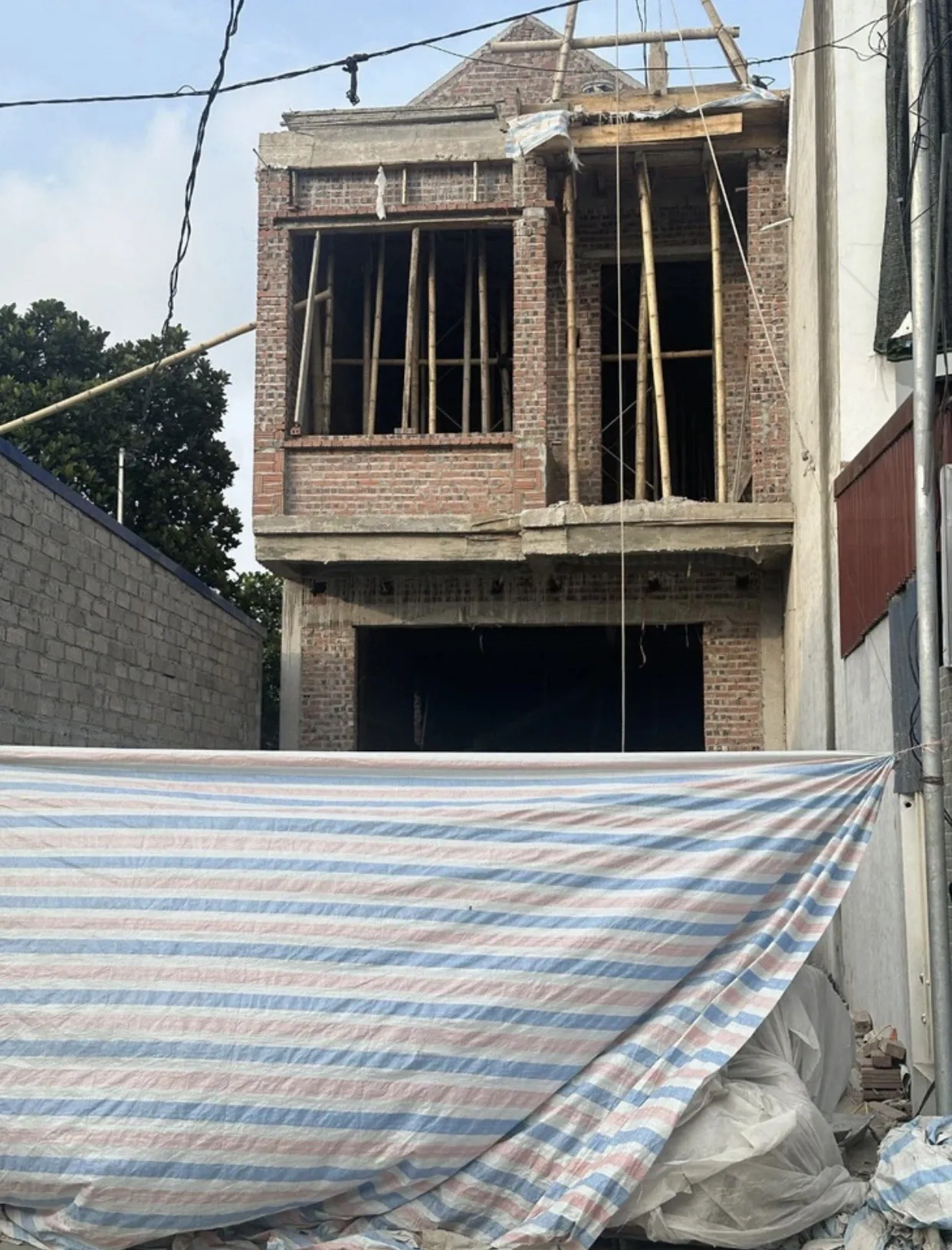 Thái Bình: ba người thương vong do sập giàn giáo tại huyện Vũ Thư