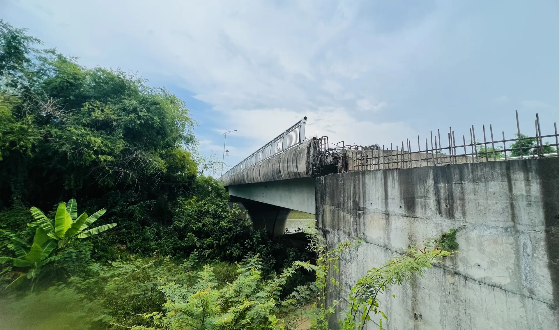Nguyên nhân hai cây cầu gần 400 tỷ đồng ở Quảng Nam chưa hoàn thành