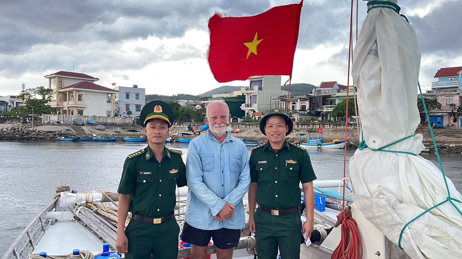 Người đàn ông Mỹ 75 tuổi và hành trình 21 ngày “lạc trôi” trên biển