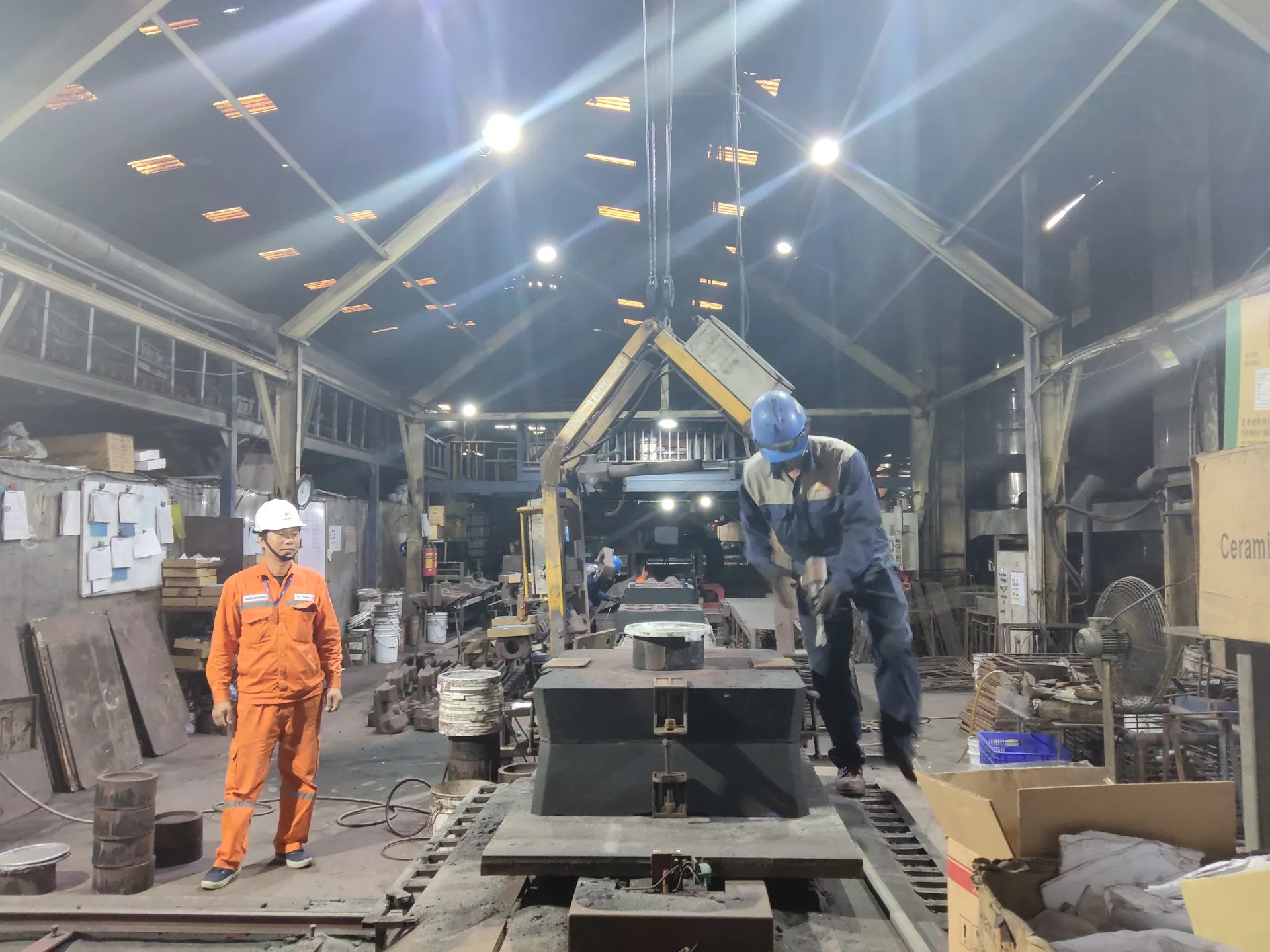 Lợi ích kép nhờ doanh nghiệp và người dân chung tay tiết kiệm điện