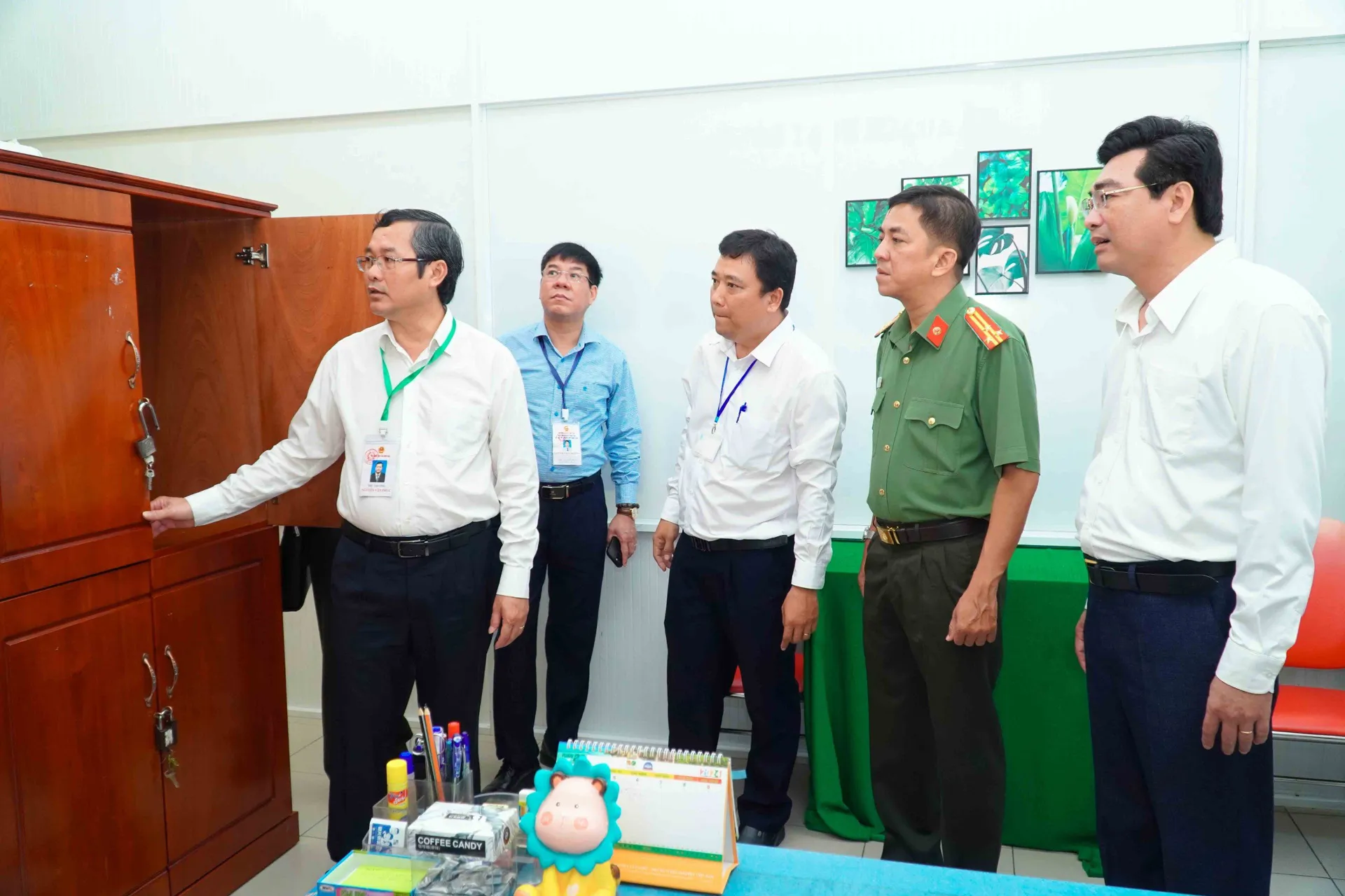 Thứ trưởng Bộ GD&ĐT kiểm tra chuẩn bị thi tốt nghiệp THPT tại TP Cần Thơ