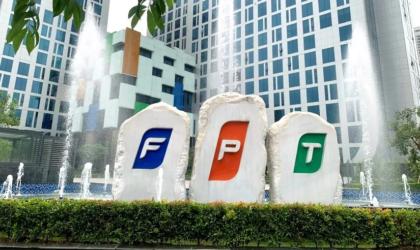 Thị trường bùng nổ, VN-Index lên mốc 1.300 điểm sau 2 năm