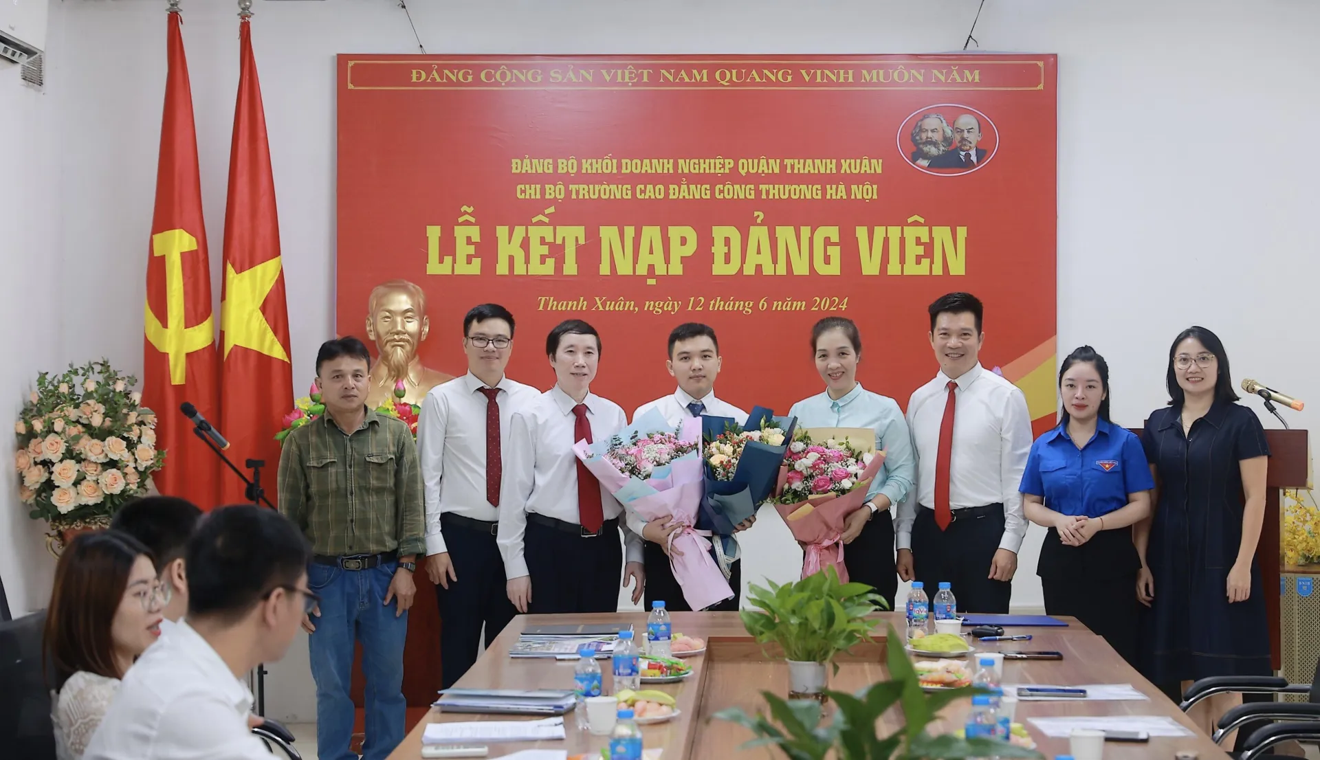 Quận Thanh Xuân: học viên khối trường dân lập đầu tiên được kết nạp Đảng