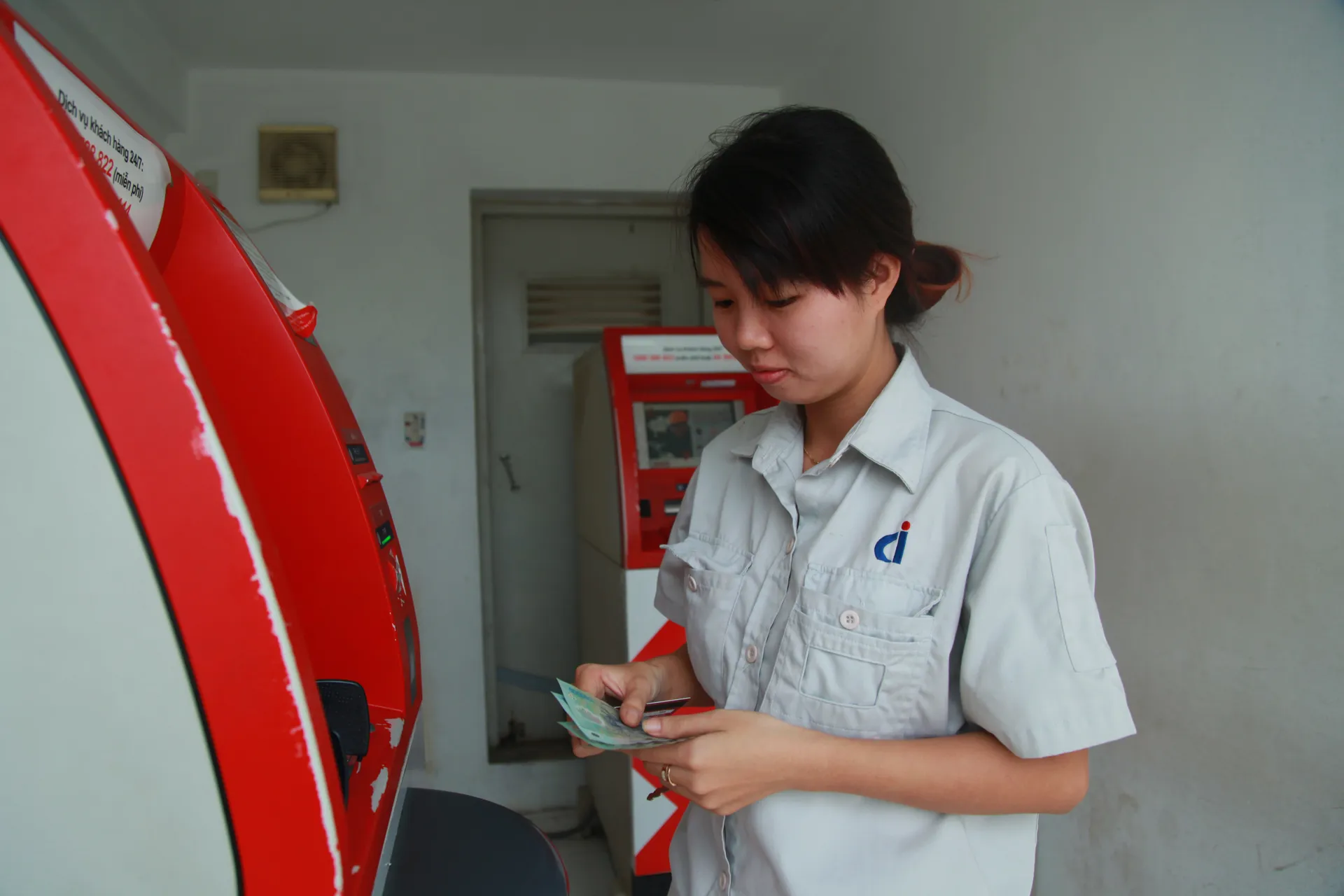 Mong chờ tăng lương nhưng kiểm soát giá cả