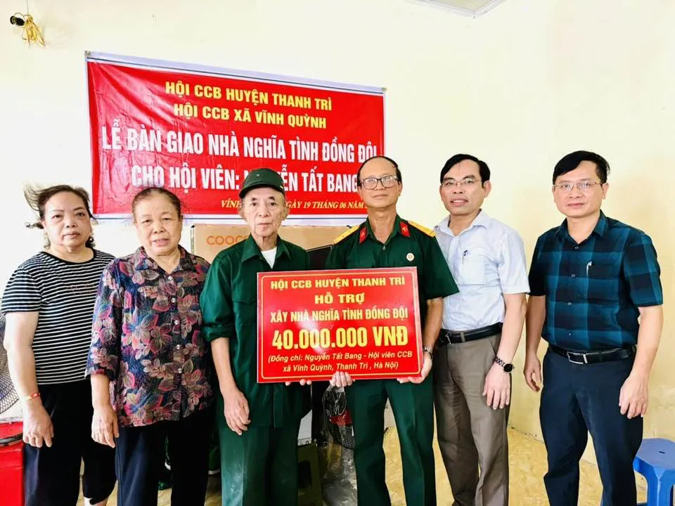 Hội Cựu Chiến binh huyện Thanh Trì: trao nhà “Nghĩa tình đồng đội” cho hội viên
