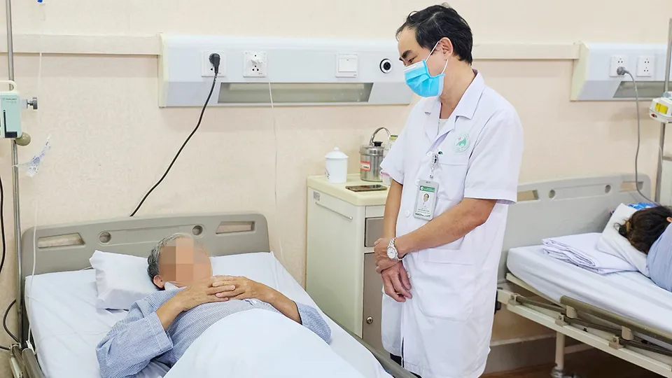 Nắng nóng cao điểm, nguy cơ gia tăng bệnh suy thận cấp do mất nước
