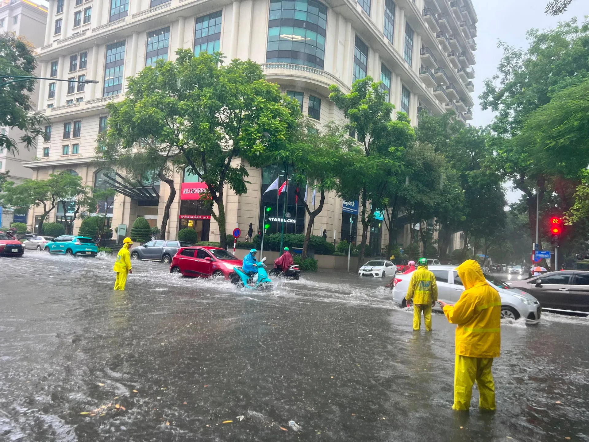 Hà Nội và nhiều nơi sẽ mưa to đến rất to liên miên 3 ngày tới