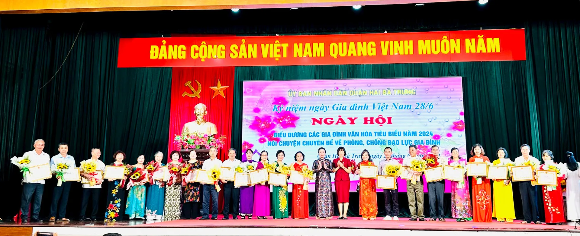 Quận Hai Bà Trưng: hơn 92% hộ đăng ký đạt Gia đình văn hóa