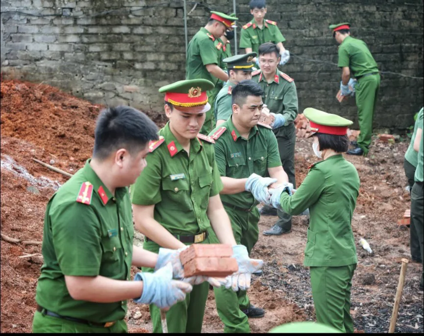 Công an tỉnh Bắc Giang nỗ lực xóa nhà tạm, nhà dột nát cho người dân