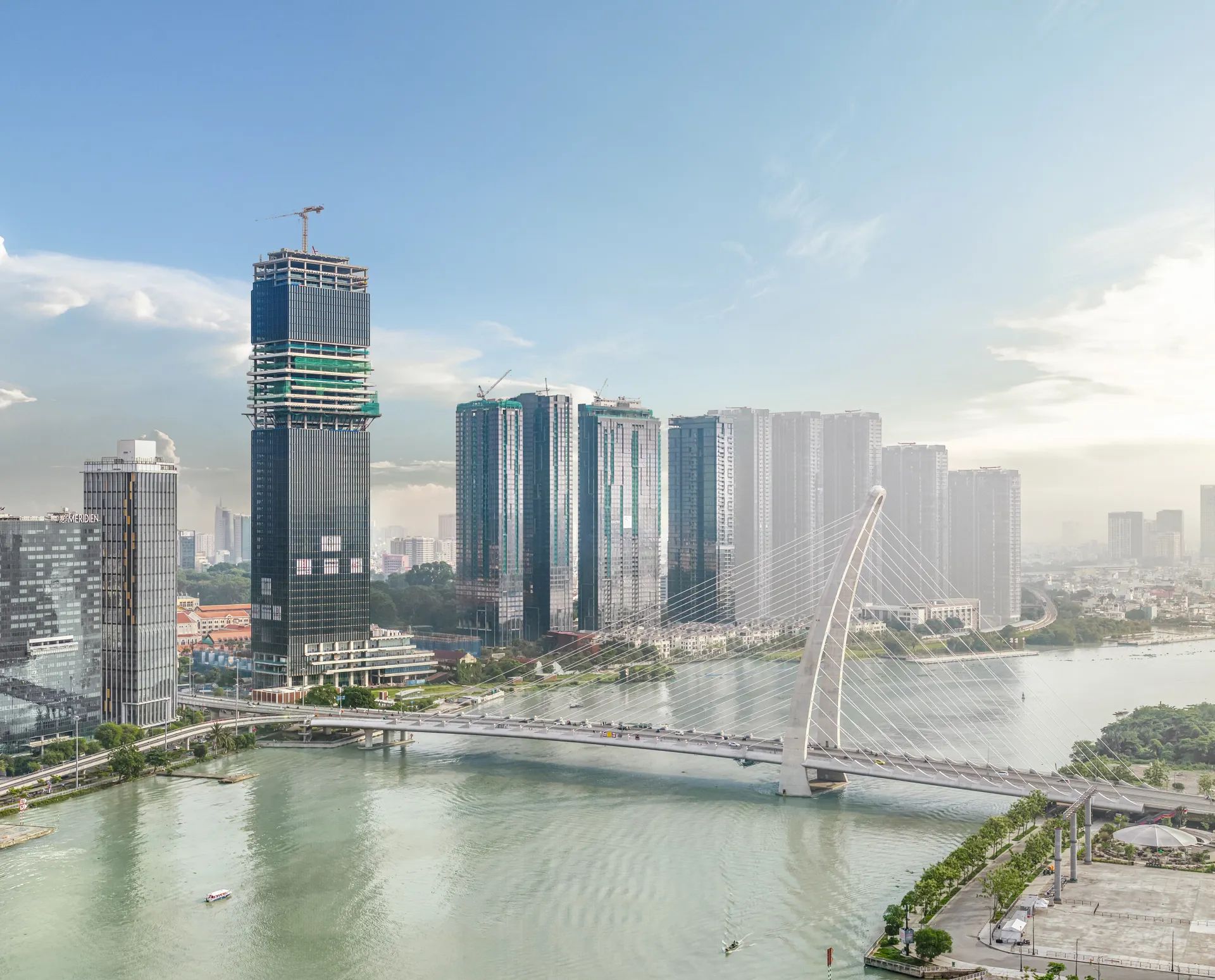 Bàn giao sổ hồng của các căn hộ Hàng hiệu Marriott đầu tiên tại Tòa Lake