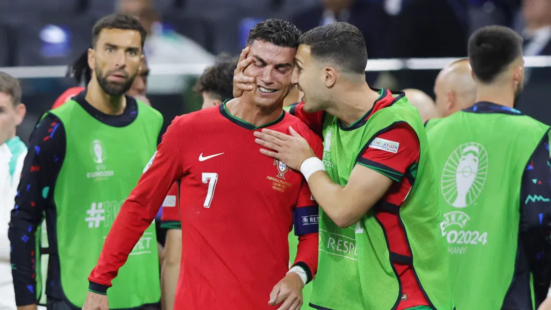 Cristiano Ronaldo tiết lộ về tương lai sau trận đấu với Slovenia