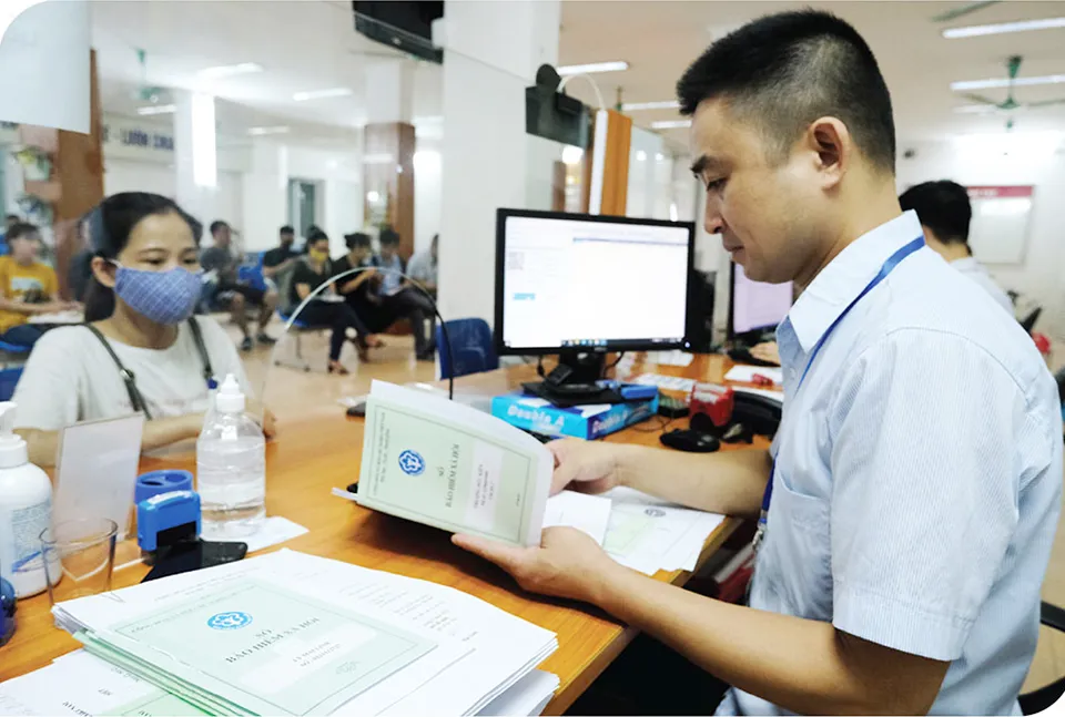 Có phải tham gia các bảo hiểm bắt buộc ở Việt Nam không?