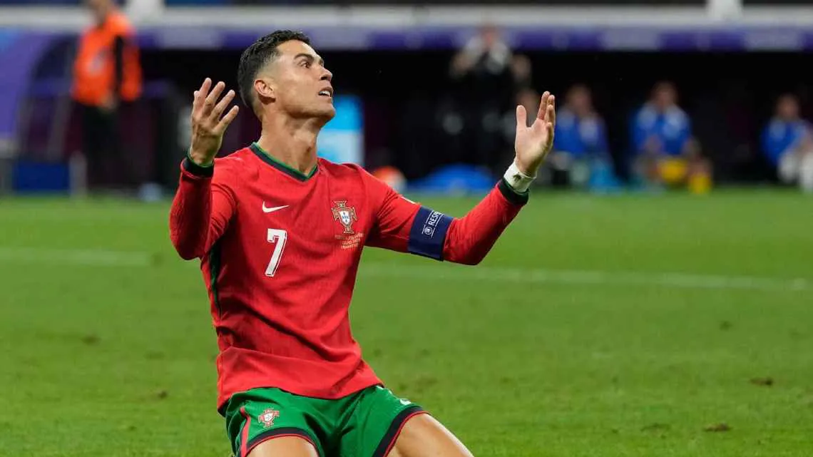 EURO 2024: Tranh cãi về số phận Ronaldo trong trận quyết đấu với Pháp sắp tới