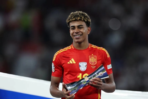 Thần đồng 17 tuổi Lamine Yamal là cầu thủ trẻ xuất sắc nhất EURO 2024