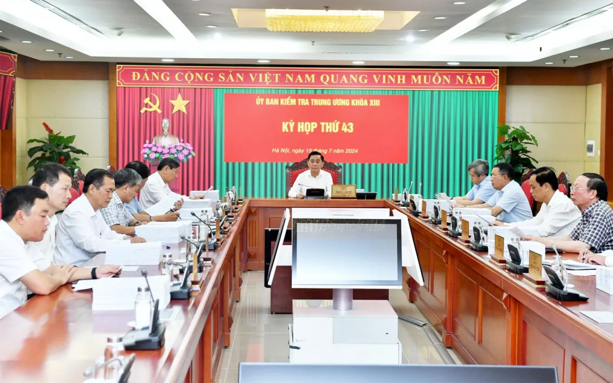 Ủy ban Kiểm tra Trung ương kỷ luật, đề nghị kỷ luật nhiều cán bộ