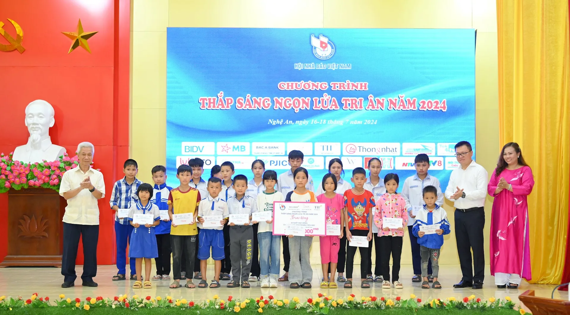 Nghệ An: Hội Nhà báo Việt Nam với chương trình “Thắp sáng ngọn lửa tri ân"