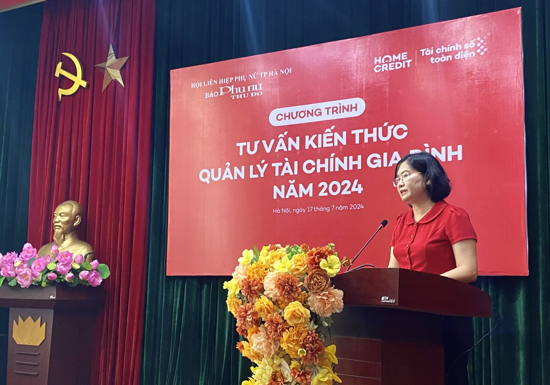Tư vấn kiến thức quản lý tài chính thông minh cho phụ nữ Thủ đô