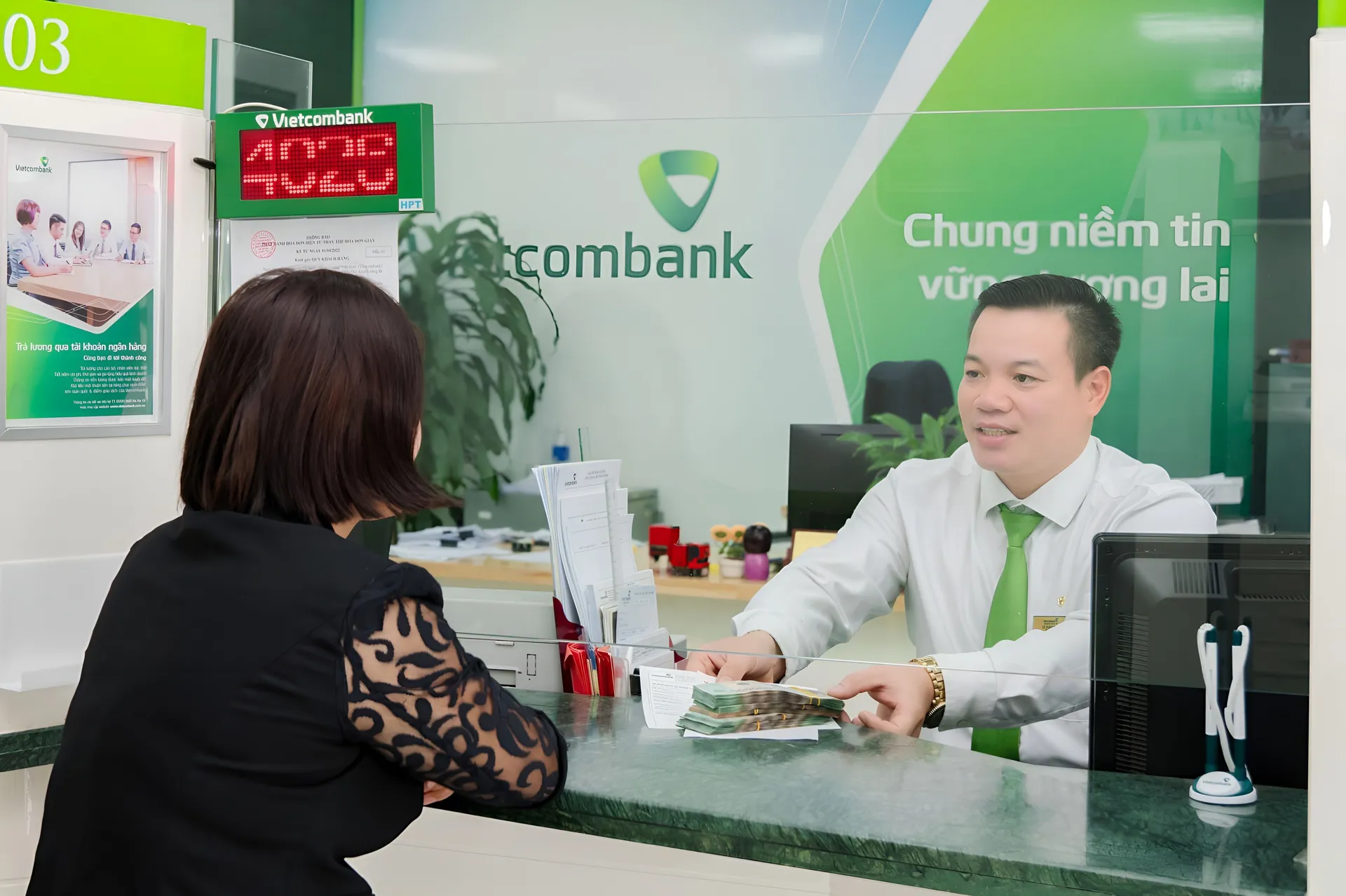 Gương sáng tại PGD Như Quỳnh - Vietcombank Hưng Yên