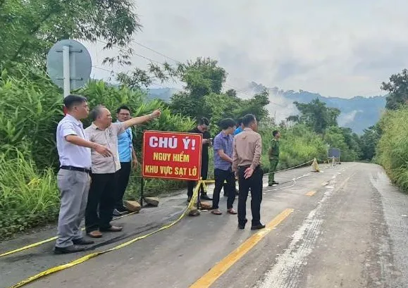 Đắk Nông: sạt lở trên tuyến đường thuỷ điện Đồng Nai 4
