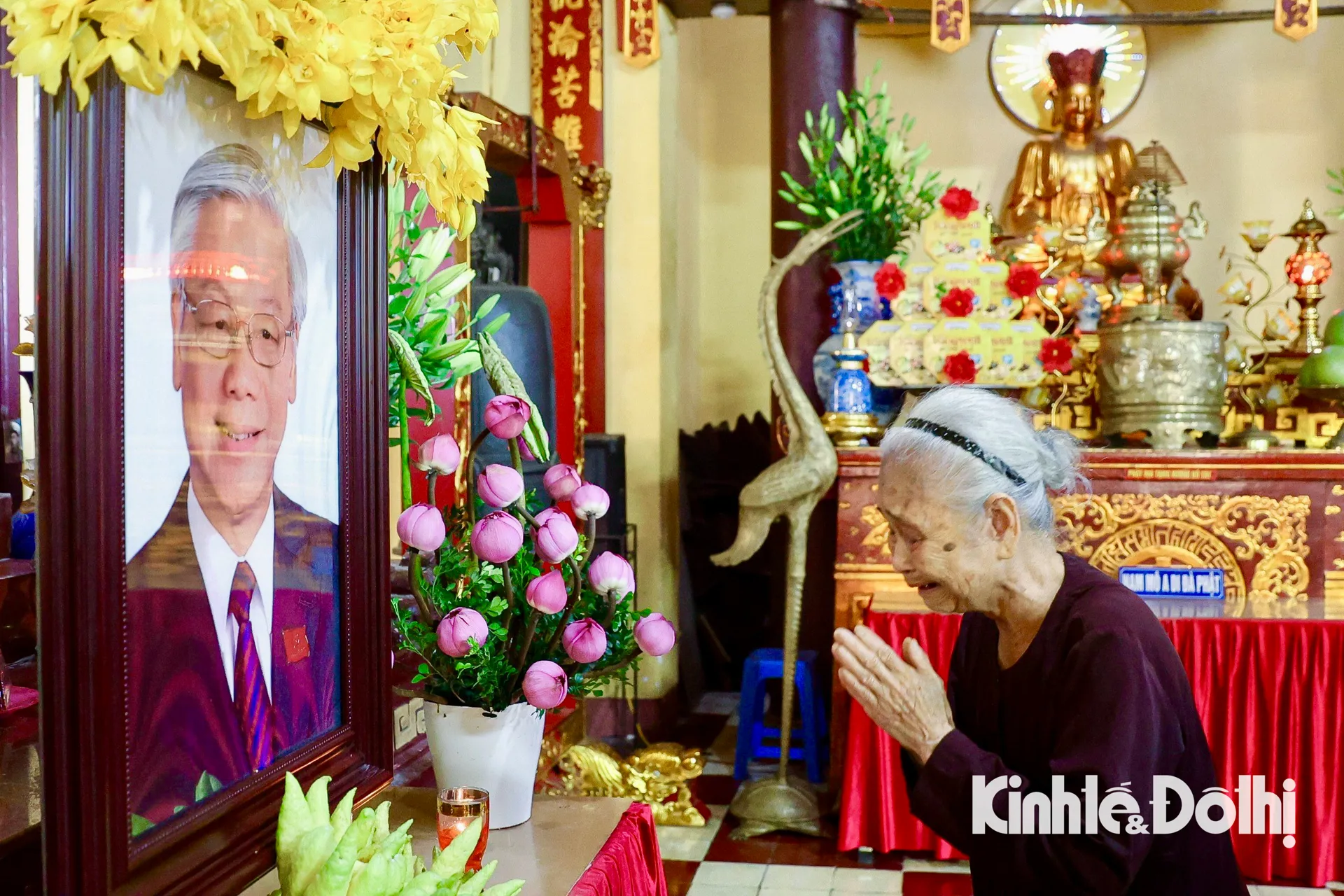 Người dân nghẹn ngào bật khóc trước di ảnh Tổng Bí thư Nguyễn Phú Trọng