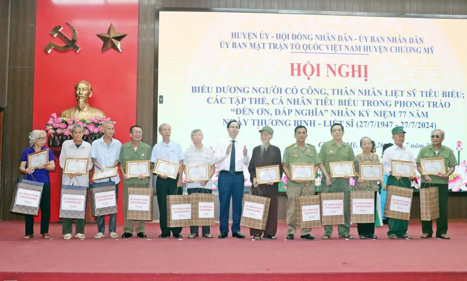Huyện Chương Mỹ tri ân người có công, thân nhân liệt sĩ