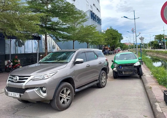 Tai nạn giao thông mới nhất 28/7/2024: gây tai nạn liên hoàn trên đường trốn chạy