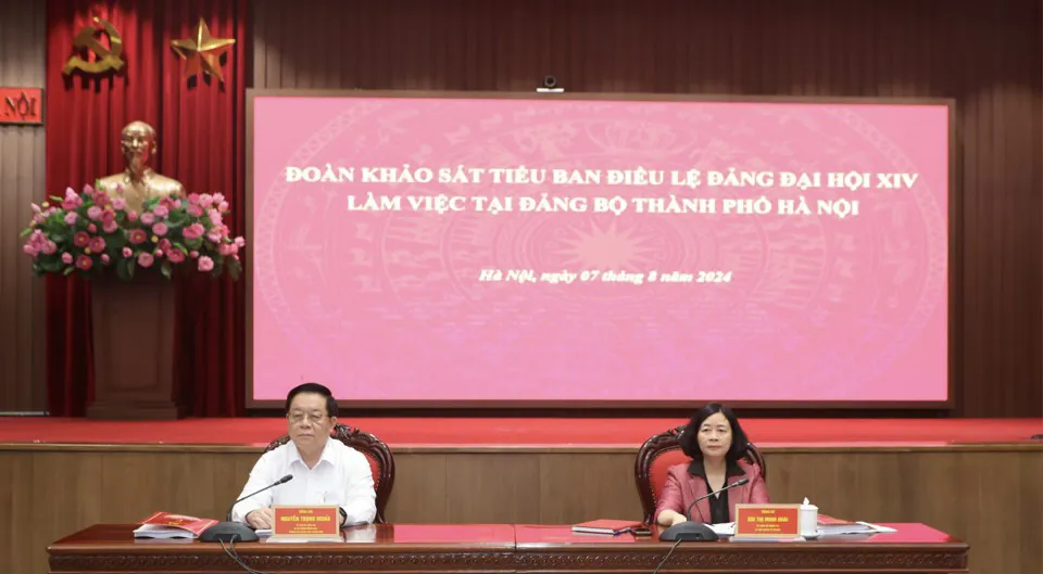 Đoàn khảo sát của T.Ư làm việc với Thành uỷ Hà Nội về thi hành Điều lệ Đảng