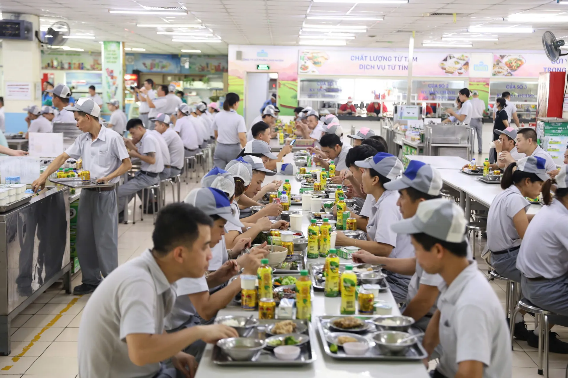 Thêm gắn kết với người lao động qua "Bữa cơm Công đoàn"