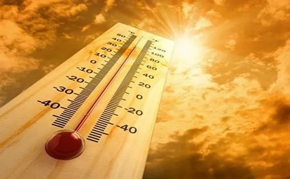 Nắng nóng như "thiêu đốt" hoành hành ở Hà Nội, Bắc Bộ, Trung Bộ
