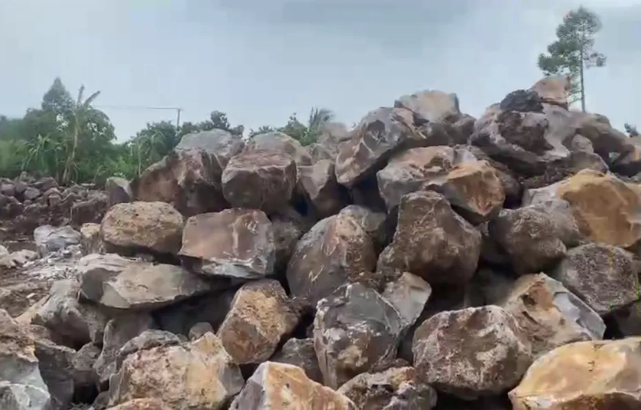 Đột kích “đại công trường” khai thác khoáng sản trái phép