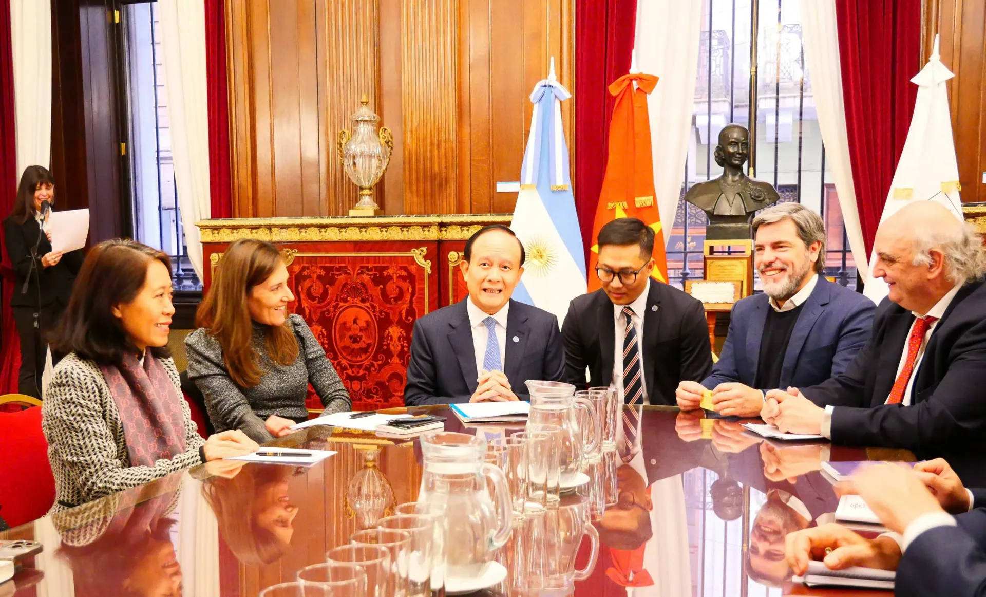 Đoàn đại biểu Thành phố Hà Nội thăm, làm việc tại Argentina
