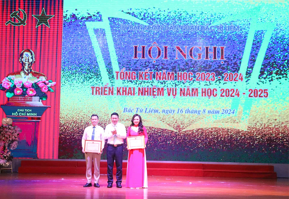 Năm đầu thí điểm học bạ số: ngành GD&ĐT Bắc Từ Liêm được nhận Bằng khen