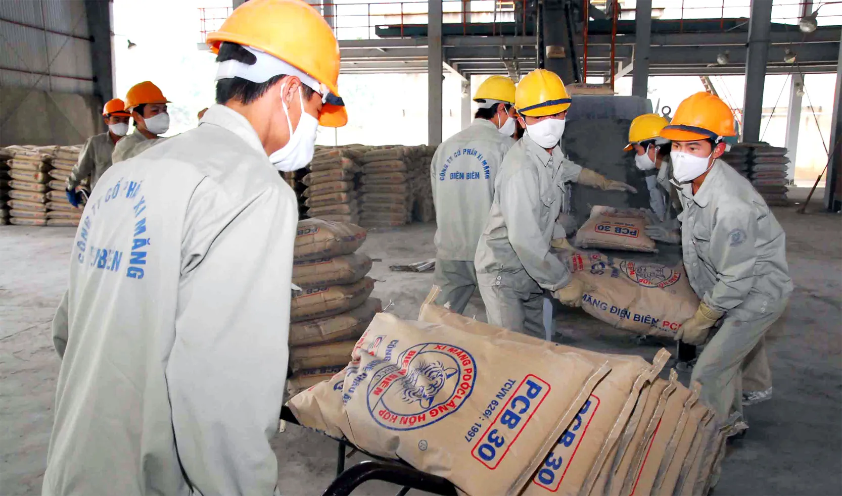 Thị trường xi măng tiếp tục khó khăn