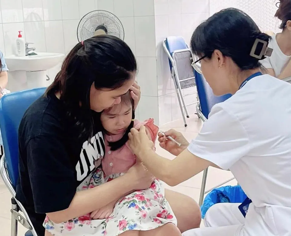 Nguy cơ bùng phát dịch, Bộ Y tế kêu gọi đưa trẻ đi tiêm phòng
