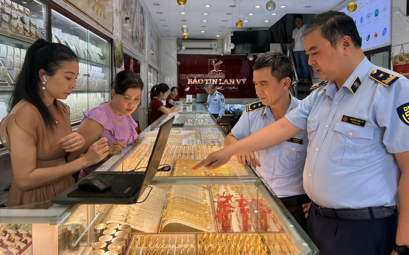 Tổng kiểm tra các doanh nghiệp kinh doanh vàng tại Hà Nội