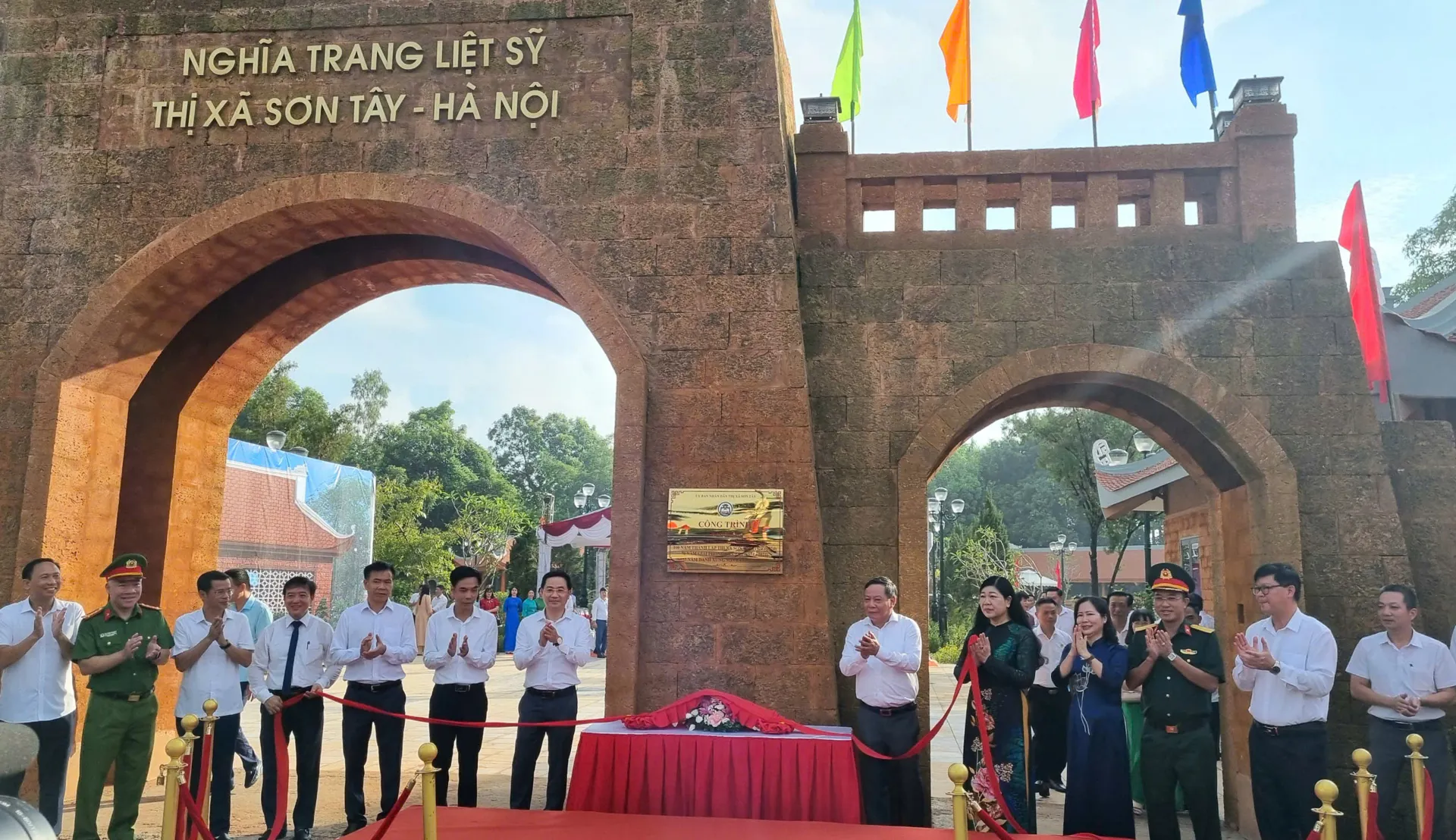 Khánh thành công trình nghĩa trang liệt sĩ thị xã Sơn Tây