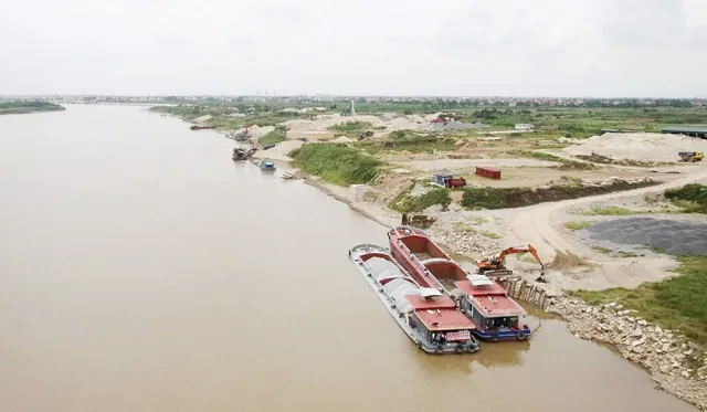 Tăng cường quản lý, sử dụng đất ven sông làm bãi chứa trung chuyển VLXD