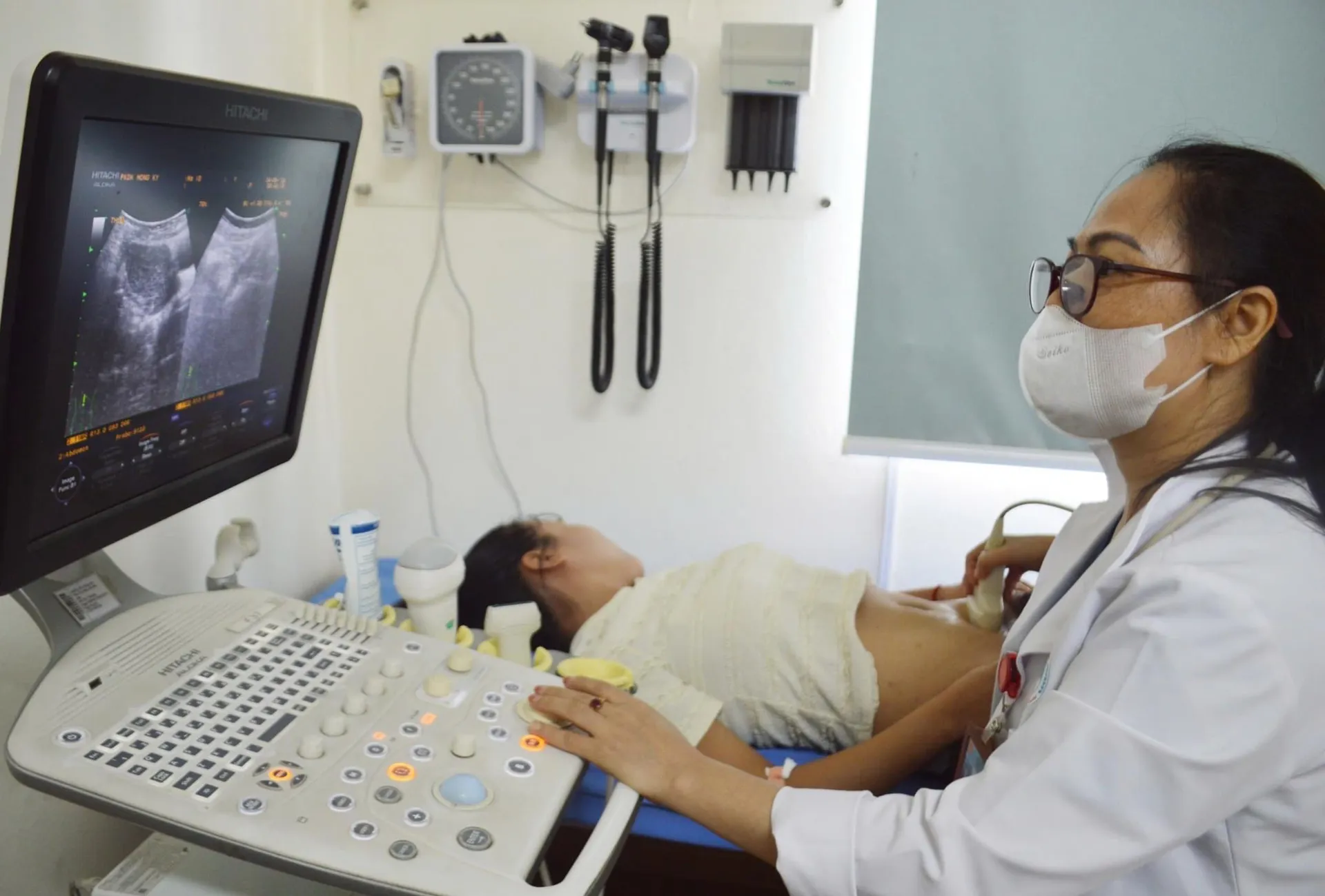 Khám tầm soát ung thư miễn phí cho gần 2.000 giáo viên tại huyện Sóc Sơn