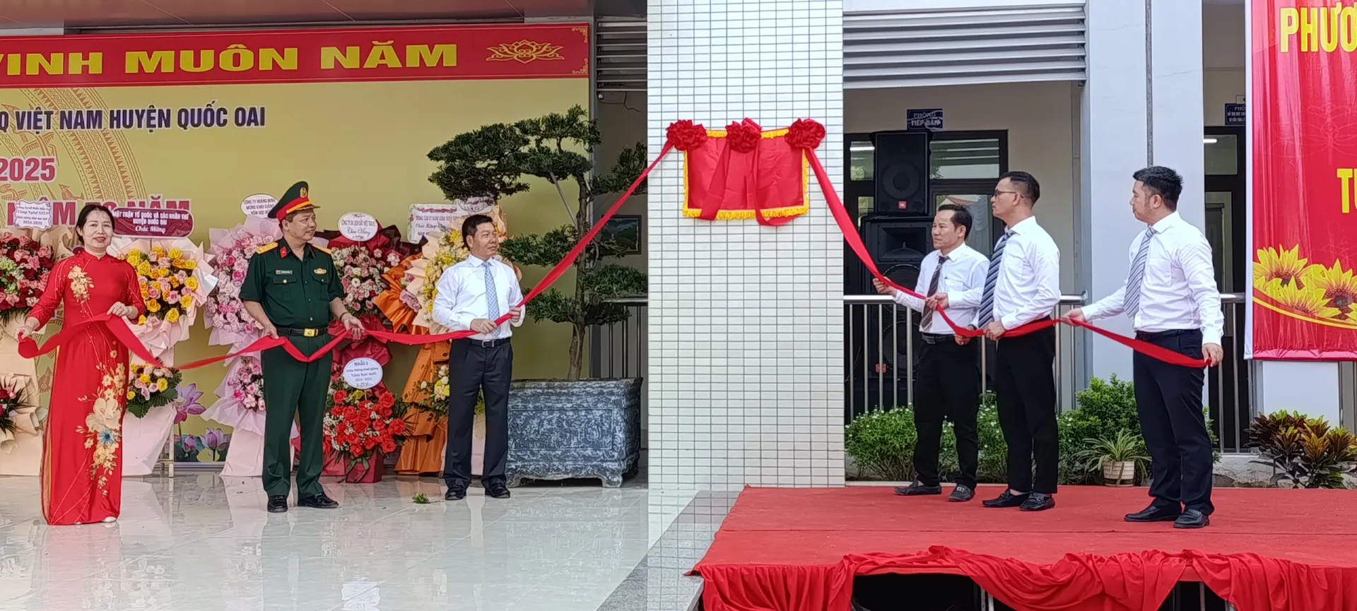 Quốc Oai gắn biển 2 công trình chào mừng 70 năm Ngày giải phóng Thủ đô