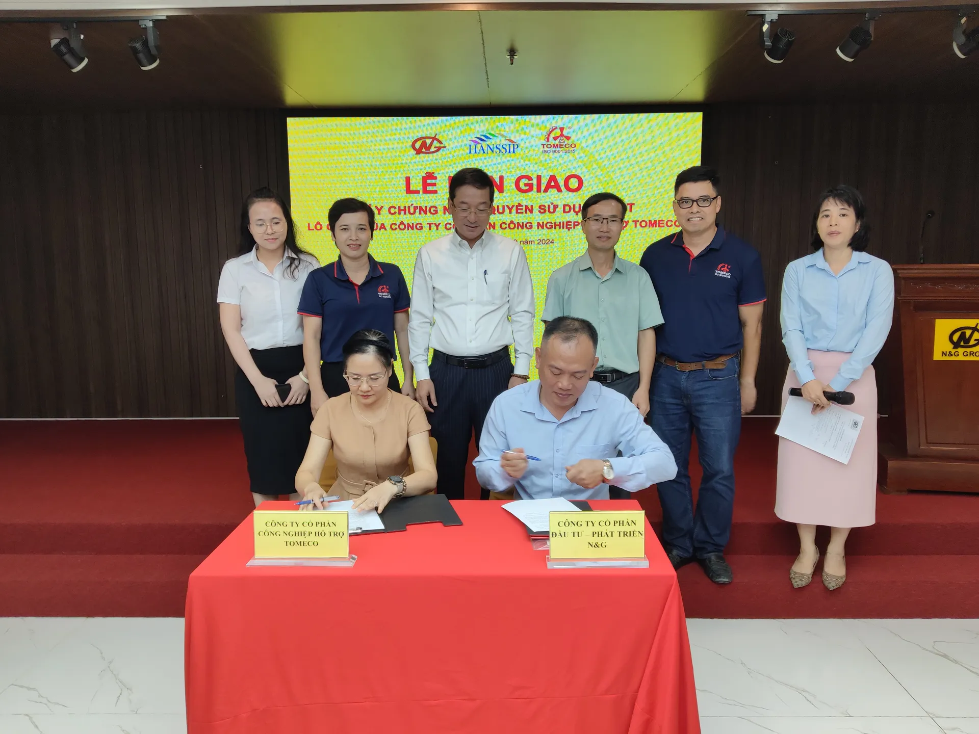 N&G GROUP trao giấy chứng nhận quyền sử dụng đất cho TOMECO tại HANSSIP