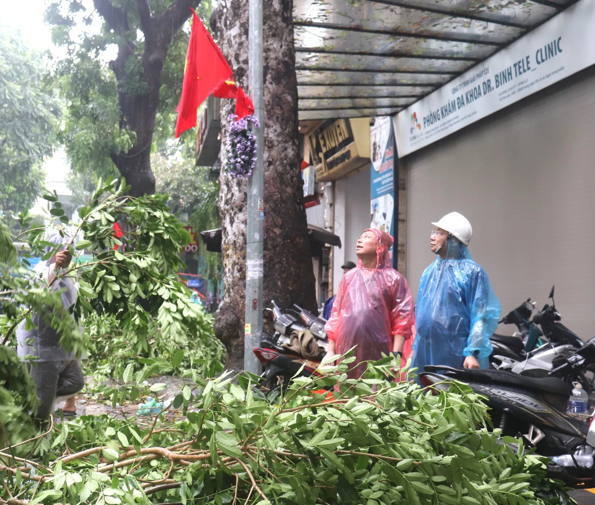 Quận Hai Bà Trưng: hỗ trợ để người dân không bị đói, rét trong ngày bão