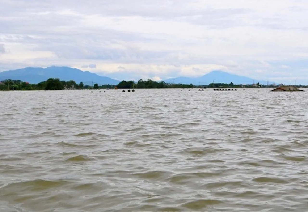 Hà Nội: dừng bơm tiêu nước vào sông Tích do lũ đã vượt báo động III