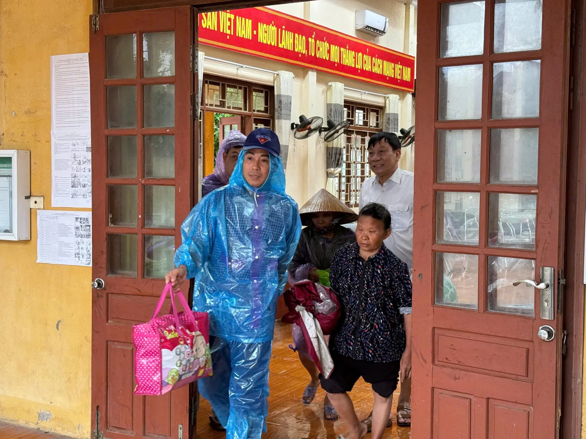 Tuổi trẻ huyện Thường Tín “xung kích” phòng chống bão lũ số 3