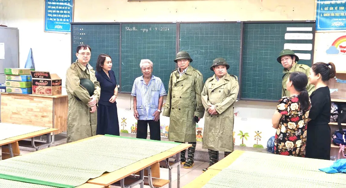 Quận Hai Bà Trưng: hỗ trợ tốt nhất để người dân yên tâm tạm trú ngày bão