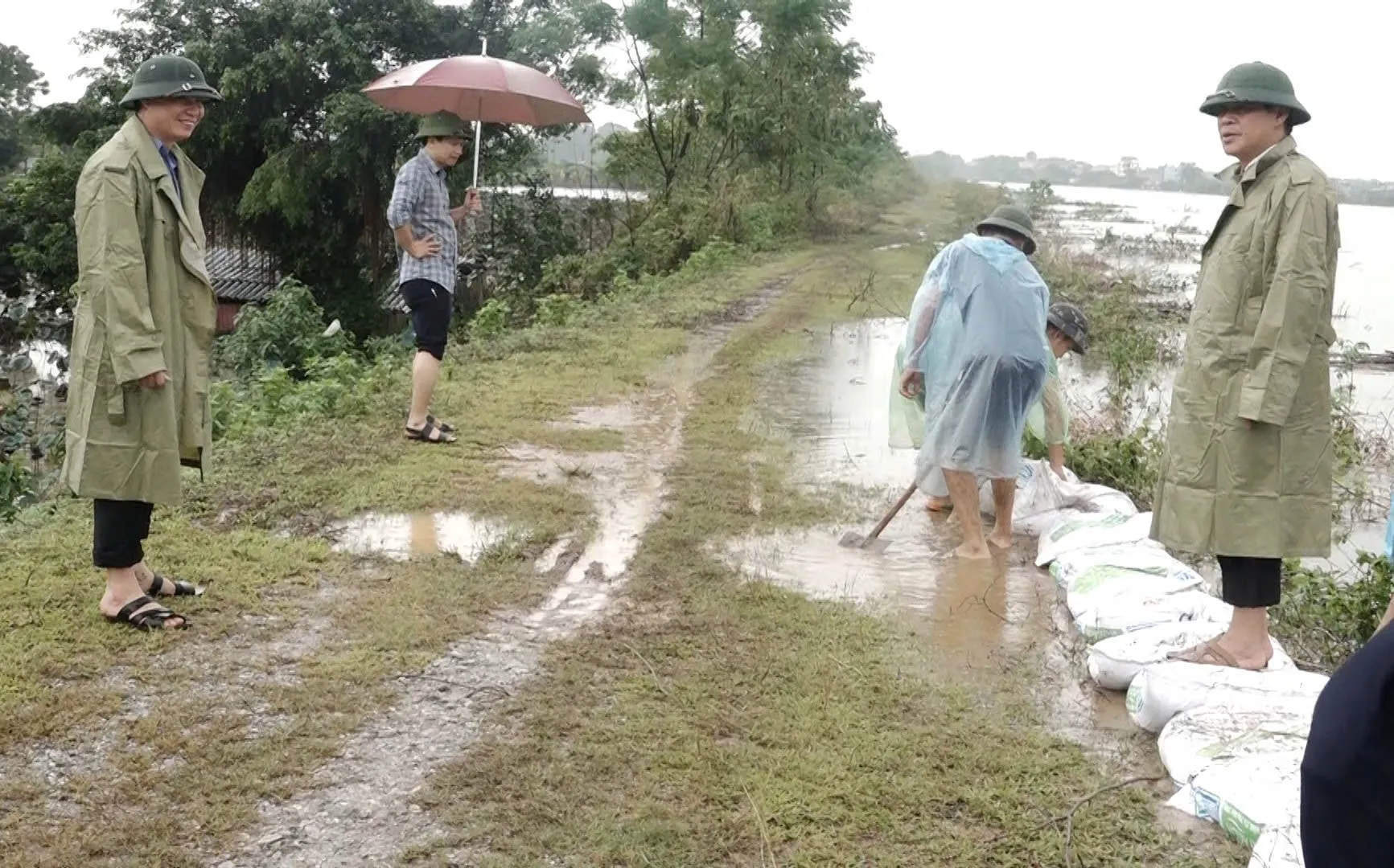 Huyện Mỹ Đức: ứng trực thường xuyên để kịp thời xử lý sự cố đê điều