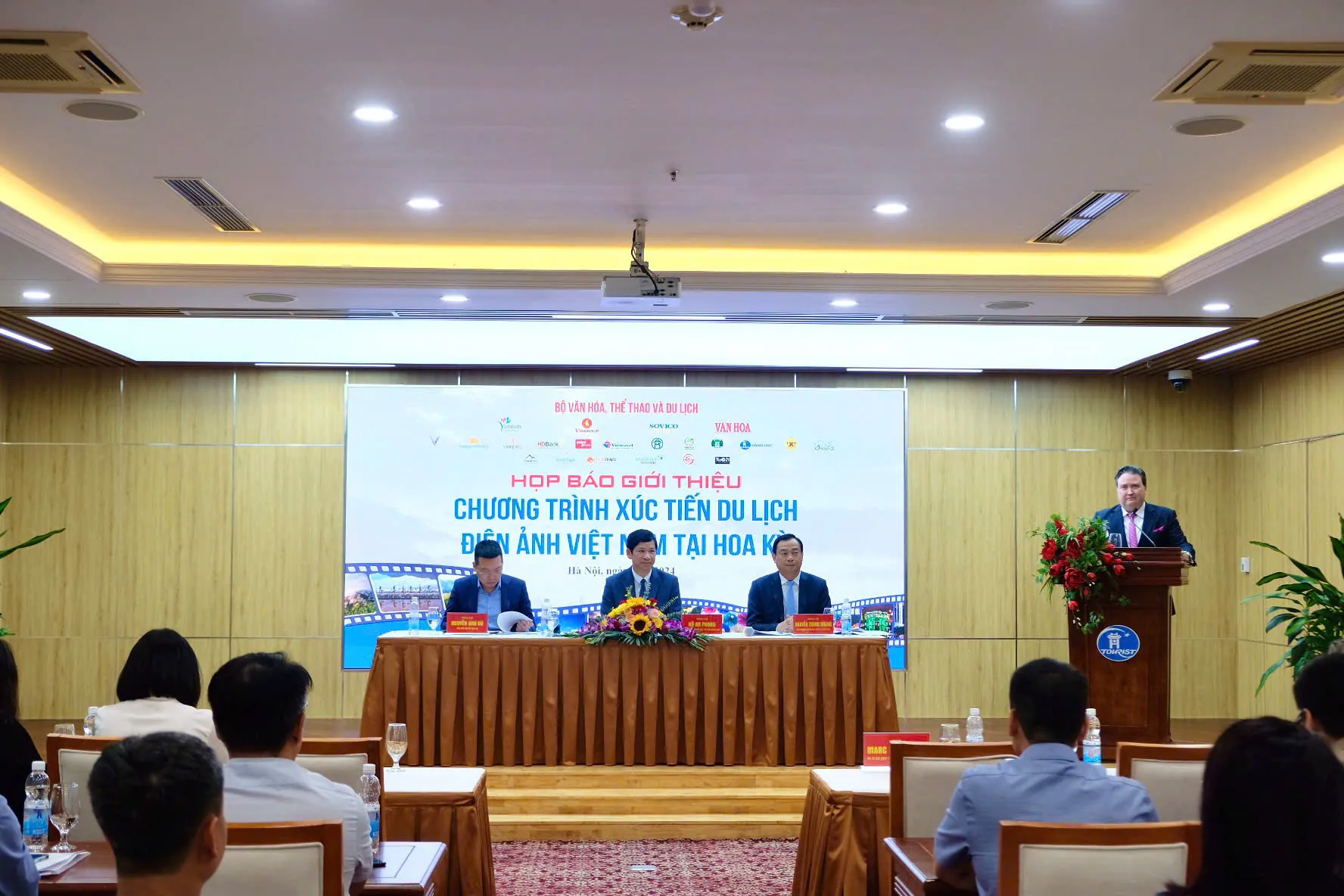 Đưa hình ảnh Việt Nam đến gần hơn với khán giả Mỹ