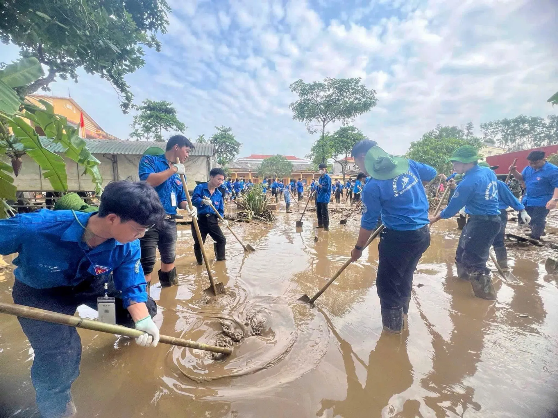 Hơn 35.000 lượt đoàn viên, sinh viên Hà Nội tham gia khắc phục hậu quả bão